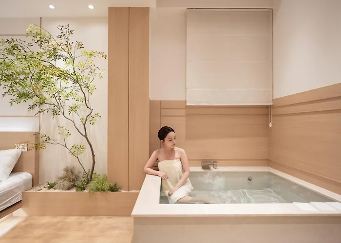 5 Minutes From Station, Free Luggage Storage, Private Sauna, Private For 4 People, Couples And Friends * Busan