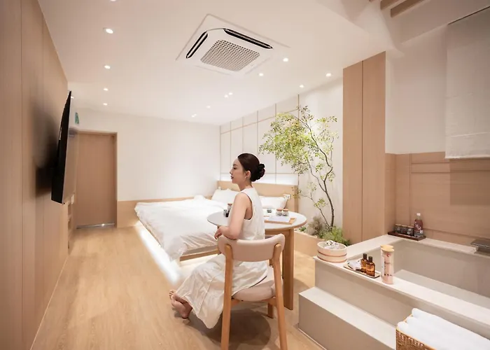 5 Minutes From Station, Free Luggage Storage, Private Sauna, Private For 4 People, Couples And Friends * Busan