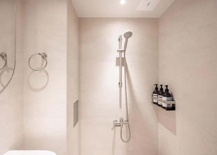 5 Minutes From Station, Free Luggage Storage, Private Sauna, Private For 4 People, Couples And Friends *
